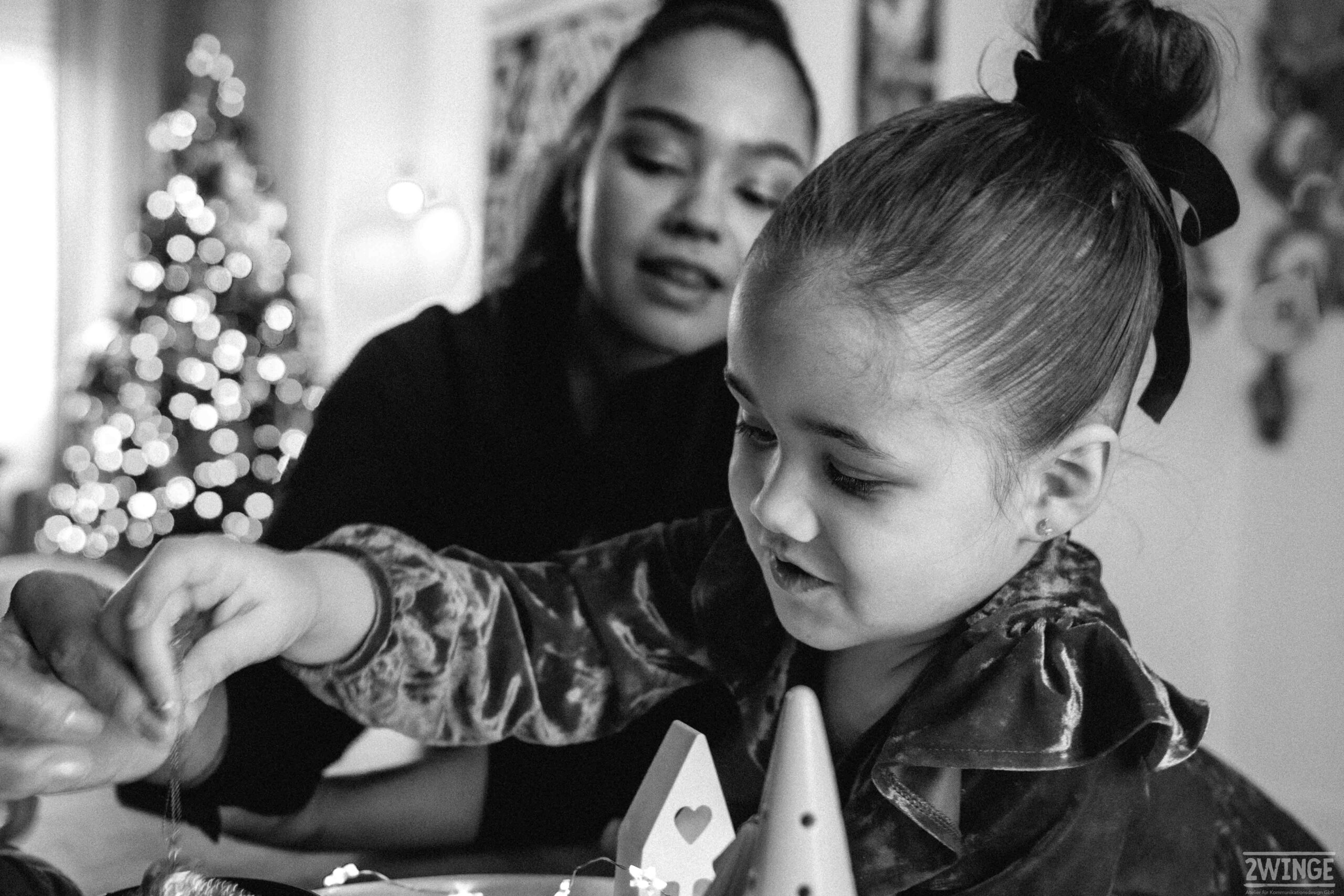 Familienfotos Mutterschaft Homestory Familienfotografin NRW Fotos mit Kindern Kinderfotografie