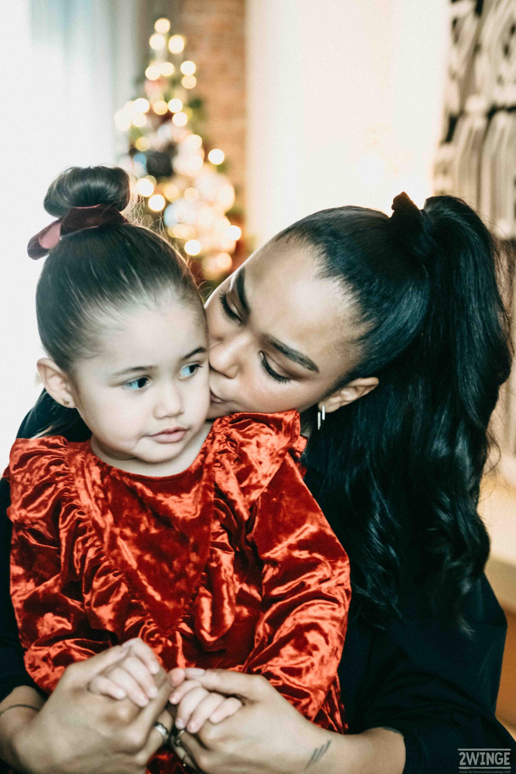 Familienfotos Mutterschaft Homestory Familienfotografin NRW Fotos mit Kindern Kinderfotografie