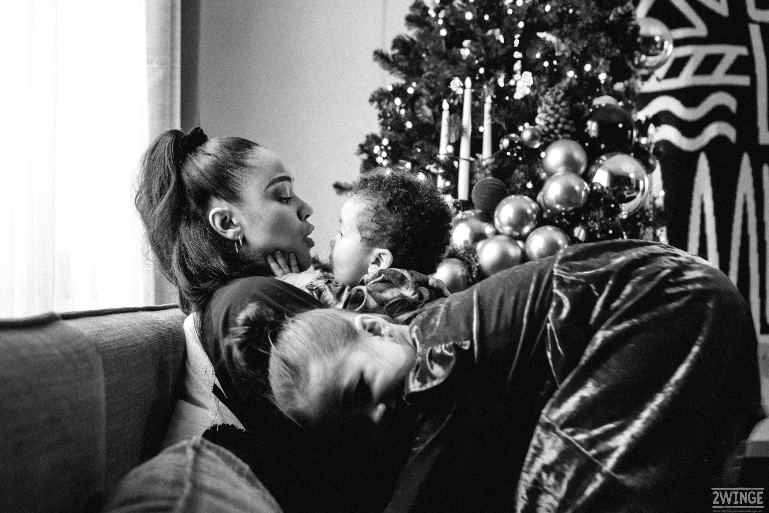 Familienfotos Mutterschaft Homestory Familienfotografin NRW Fotos mit Kindern Kinderfotografie