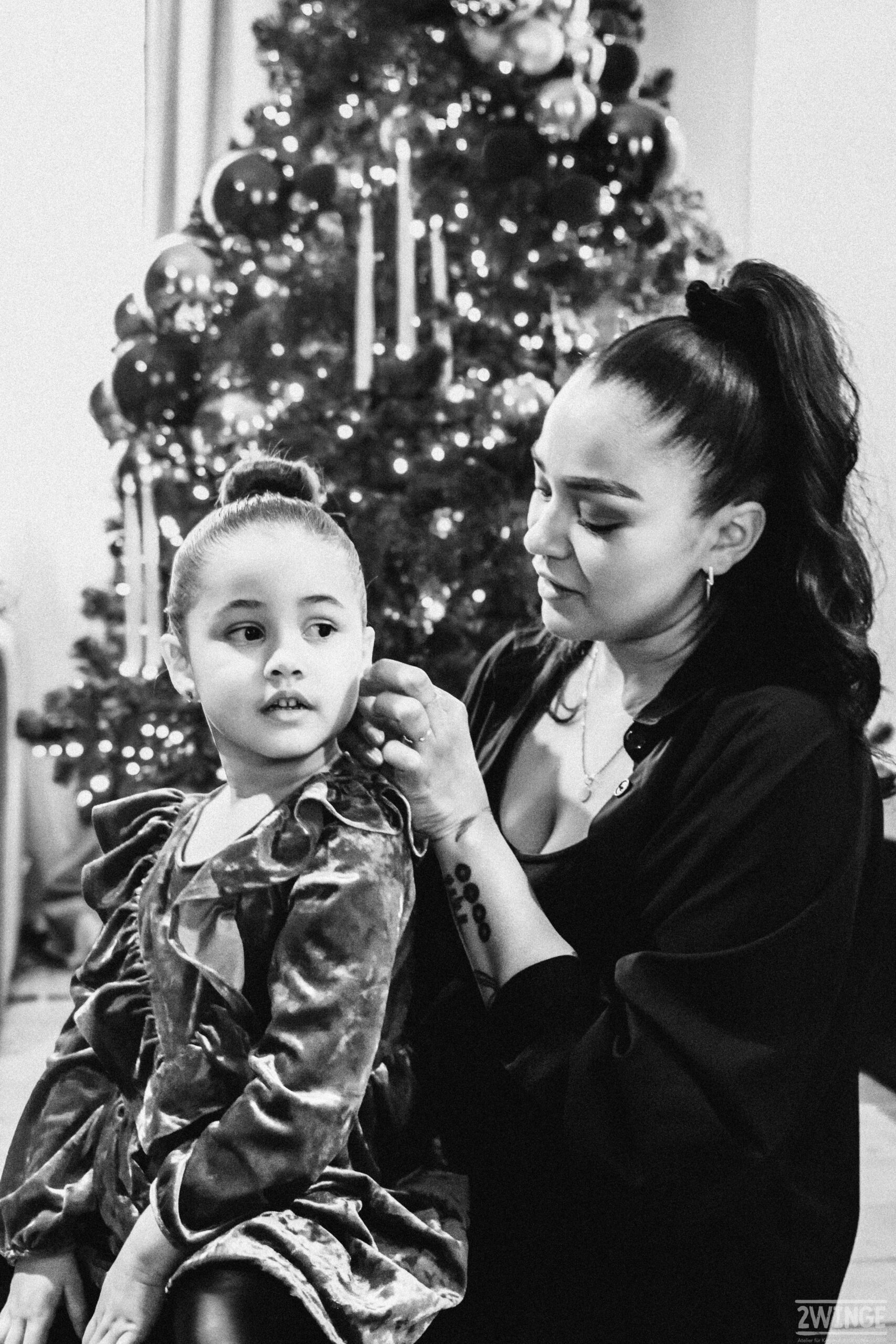 Familienfotos Mutterschaft Homestory Familienfotografin NRW Fotos mit Kindern Kinderfotografie